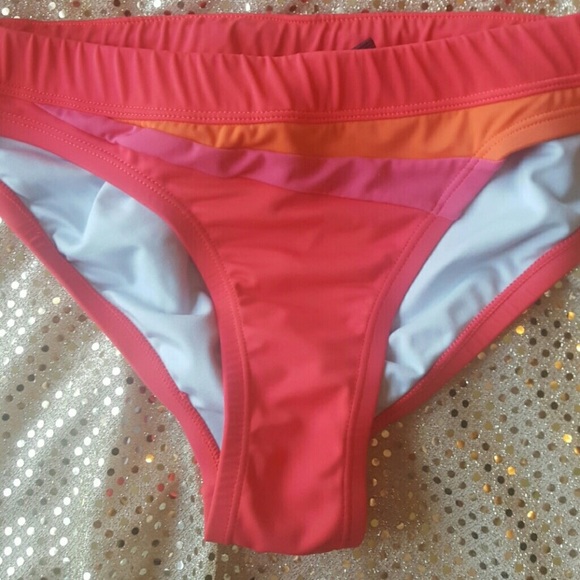 Nike swimsuit - Picture 4 of 8